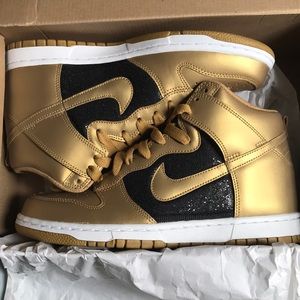 Women’s Nike dunk high, brand new!